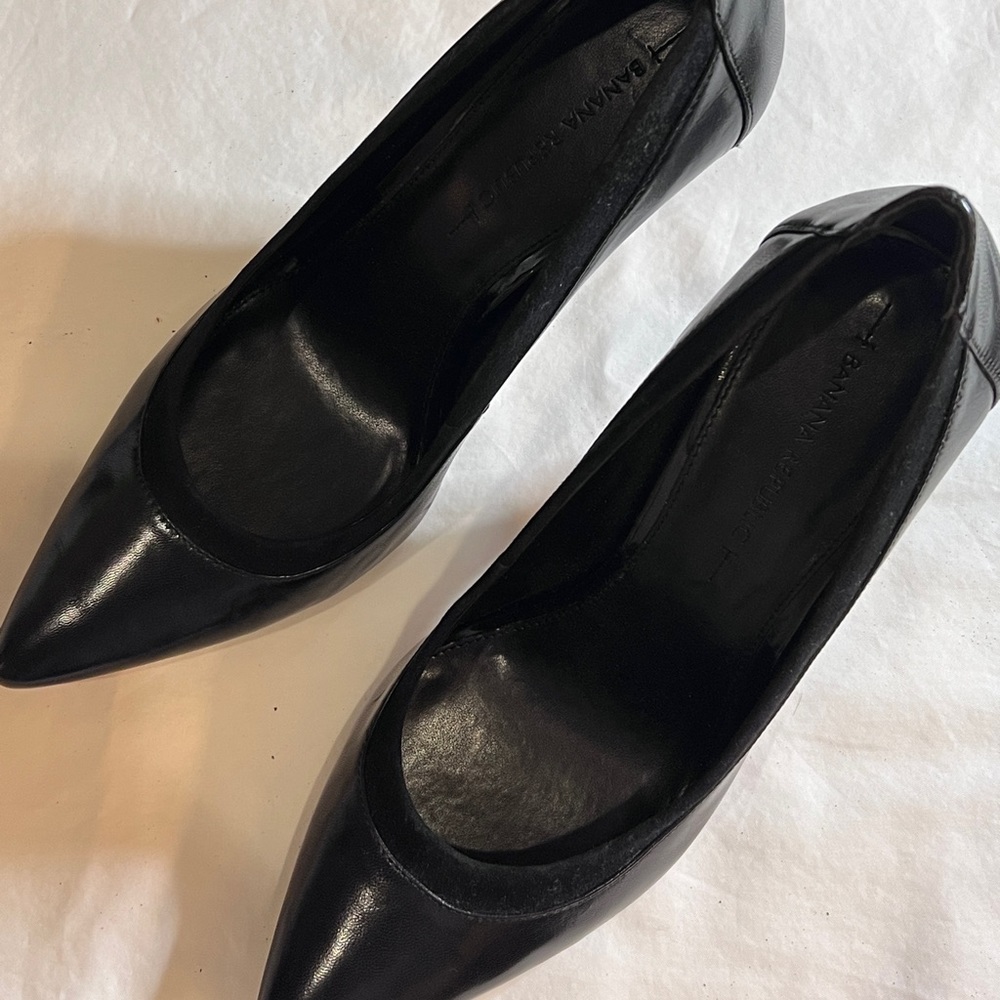Banana Republic black pumps